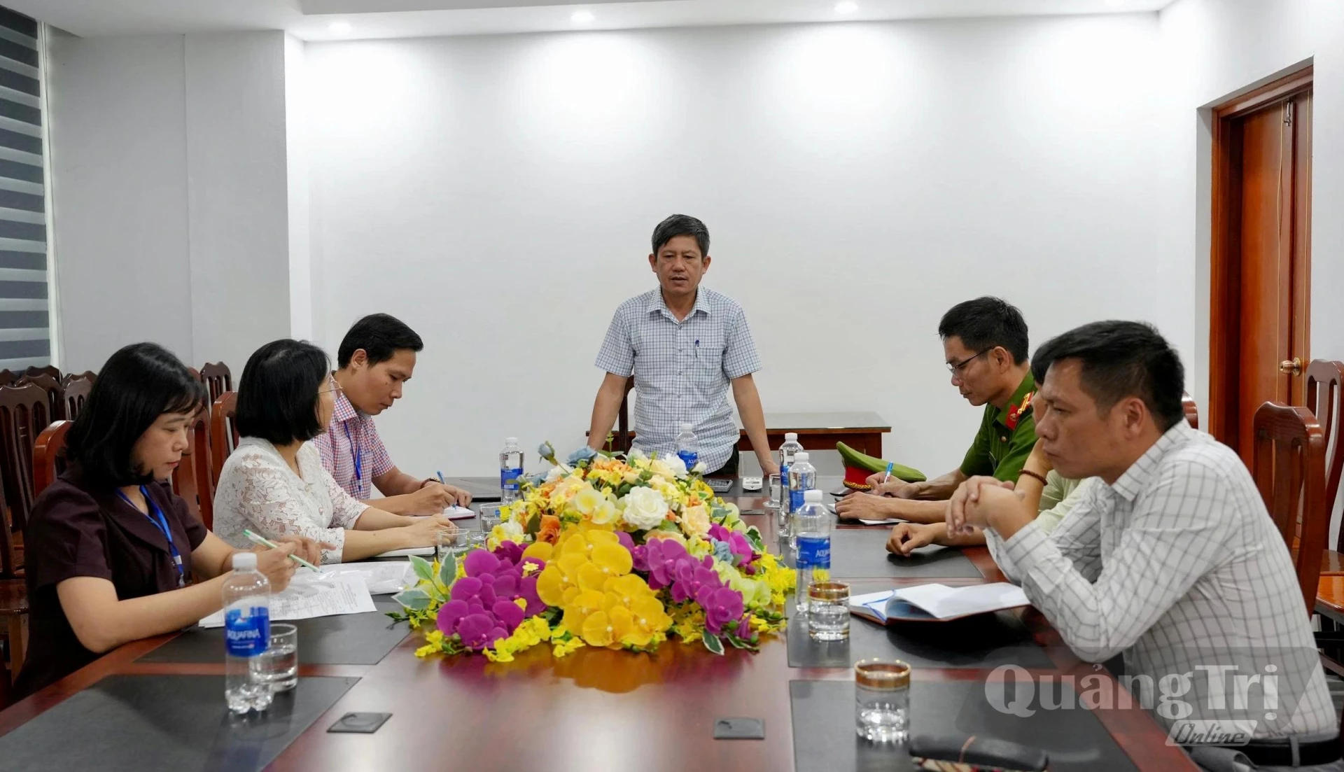 Đoàn kiểm tra liên ngành triển khai kế hoạch kiểm tra về an toàn thực phẩm - Ảnh: H.N
