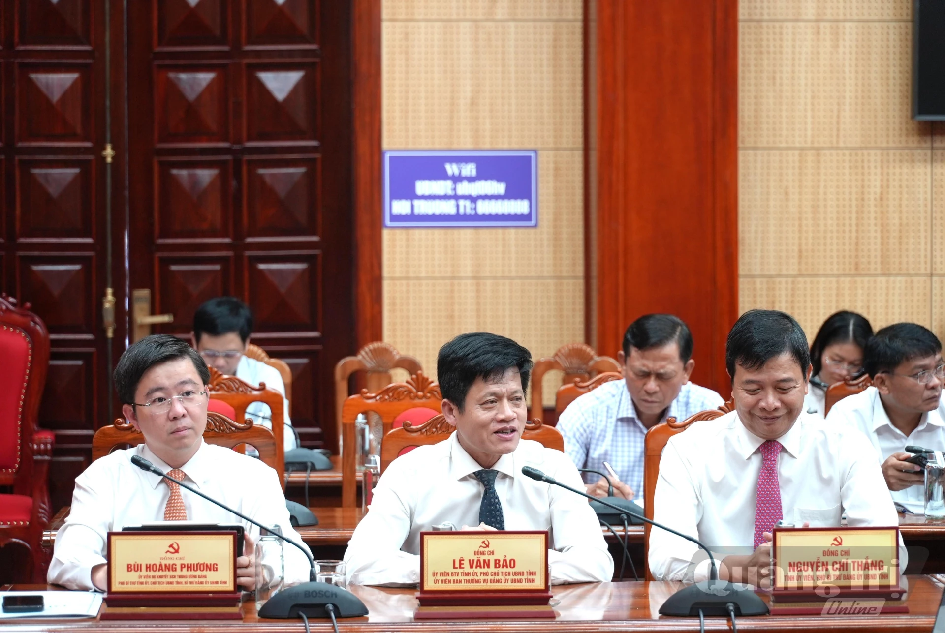 Đồng chí Bùi Hoàng Phương, Chủ tịch UBND tỉnh và đồng chí Lê Văn Bảo, Phó Chủ tịch UBND tỉnh tham dự hội nghị - Ảnh: T.Đ