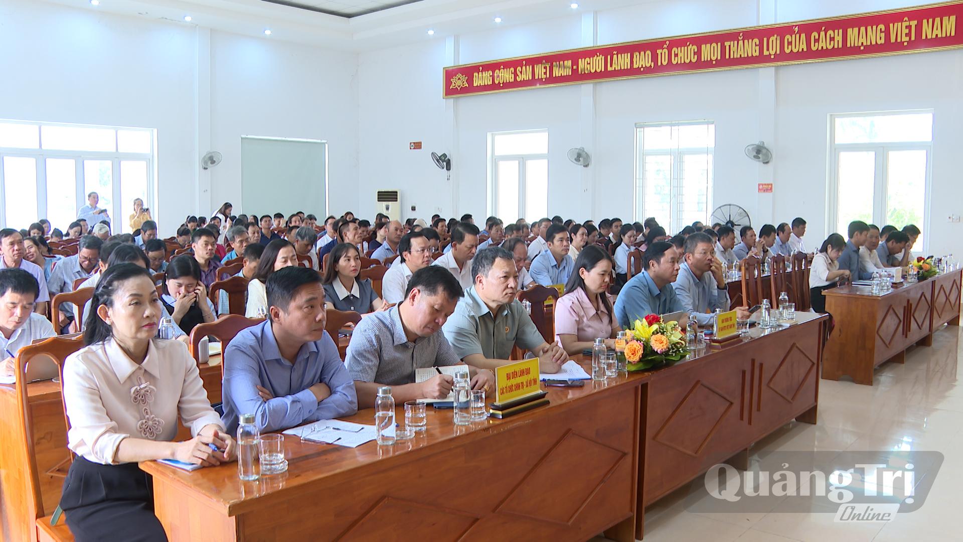 Đại biểu và Nhân dân tham dự diễn đàn - Ảnh: NL