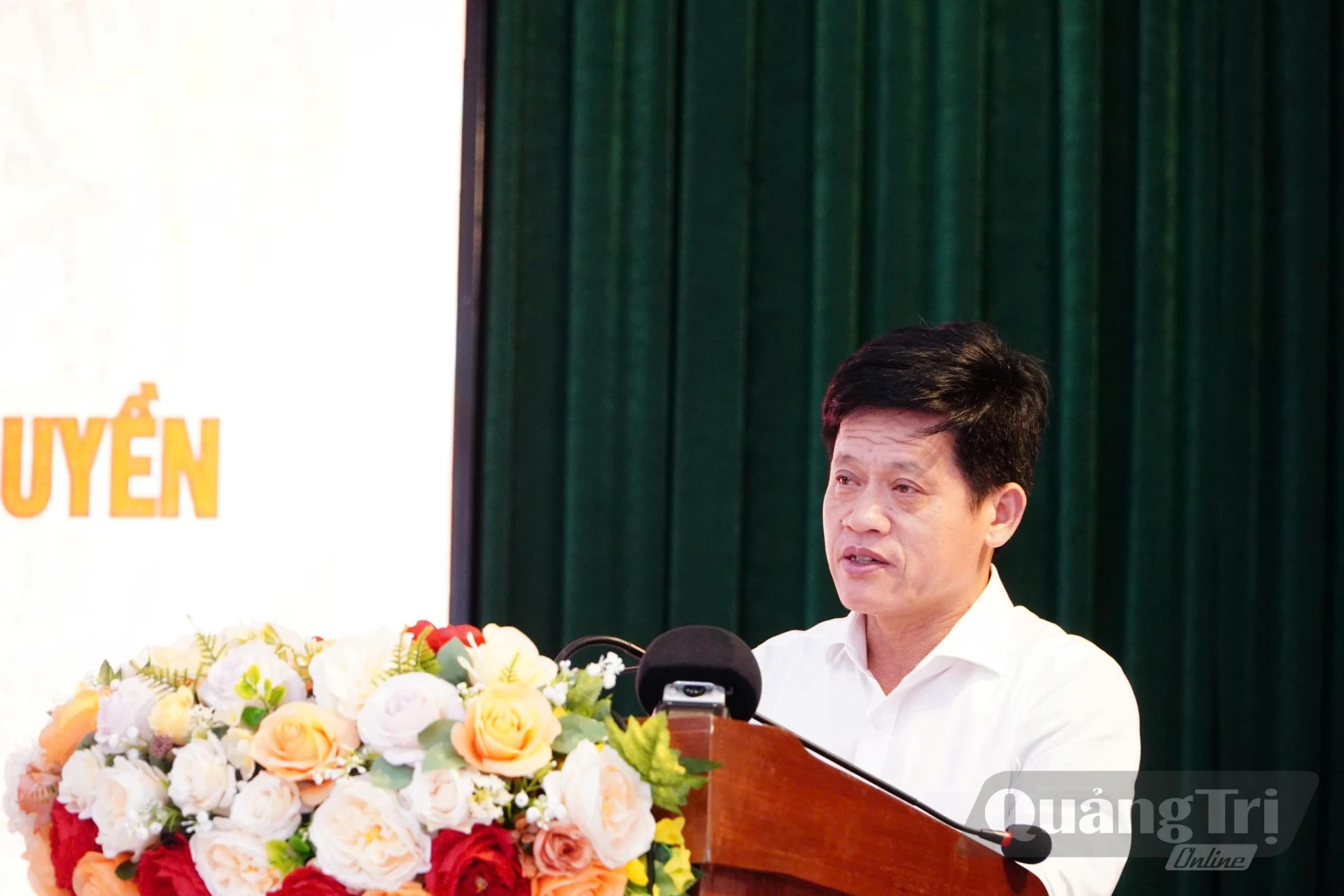 Đồng chí Lê Văn Bảo, Ủy viên Ban Thường vụ Tỉnh ủy, Phó Chủ tịch UBND tỉnh phát biểu tiếp thu ý kiến của Nhân dân - Ảnh: NL