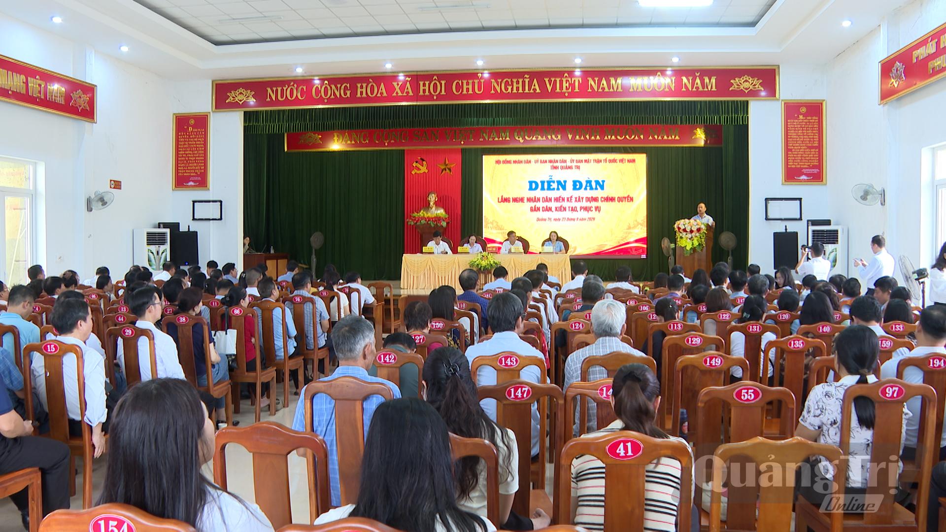 Quang cảnh diễn đàn Lắng nghe dân nói - Ảnh: NL