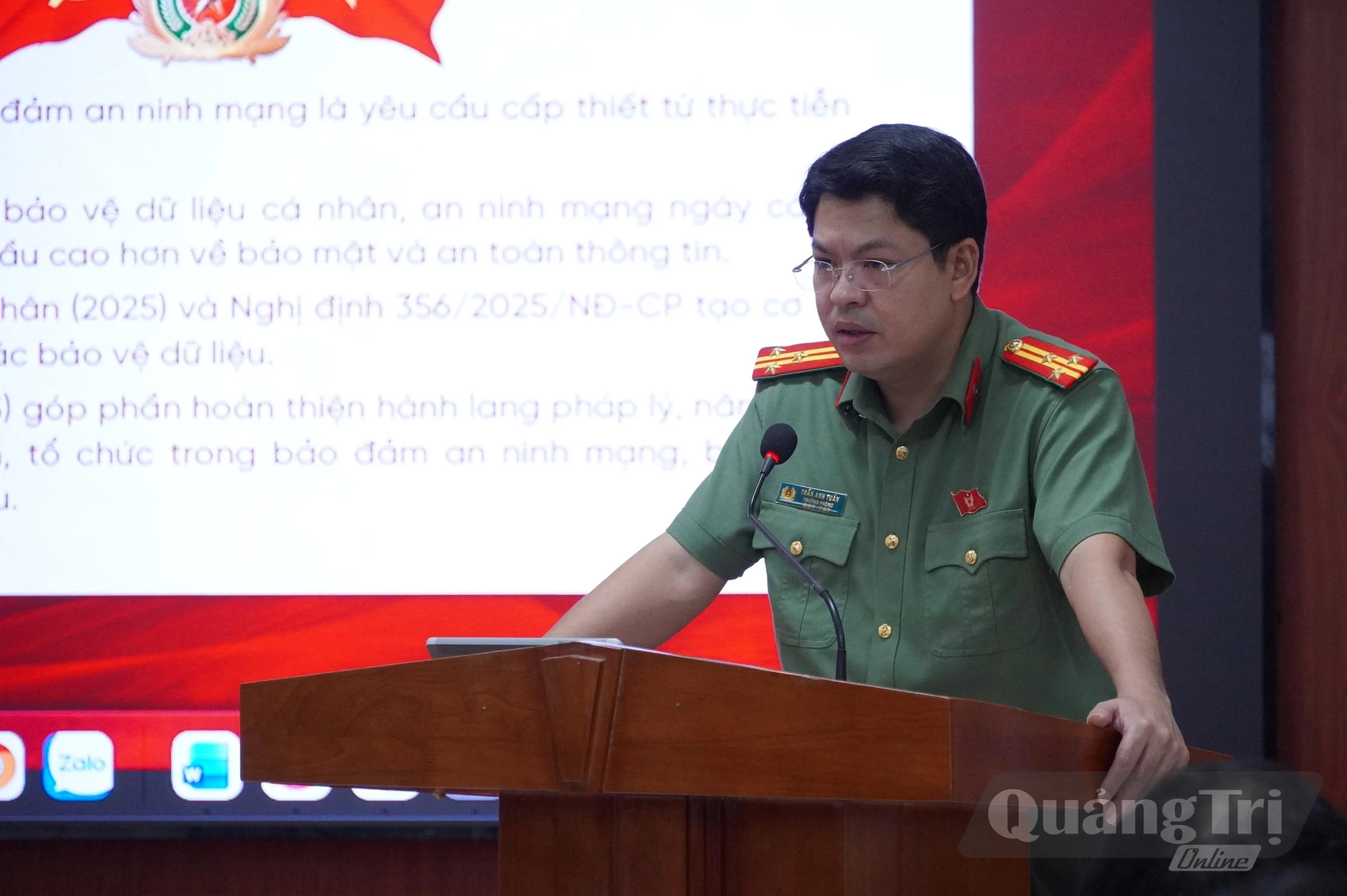 Đại biểu phát biểu tham luận - Ảnh: NL