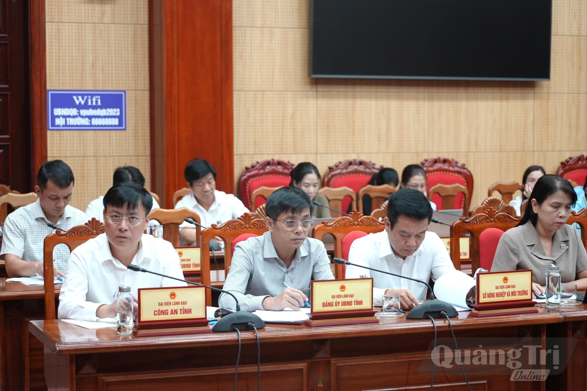 Các đại biểu tham dự phiên họp - Ảnh: T.Đ 