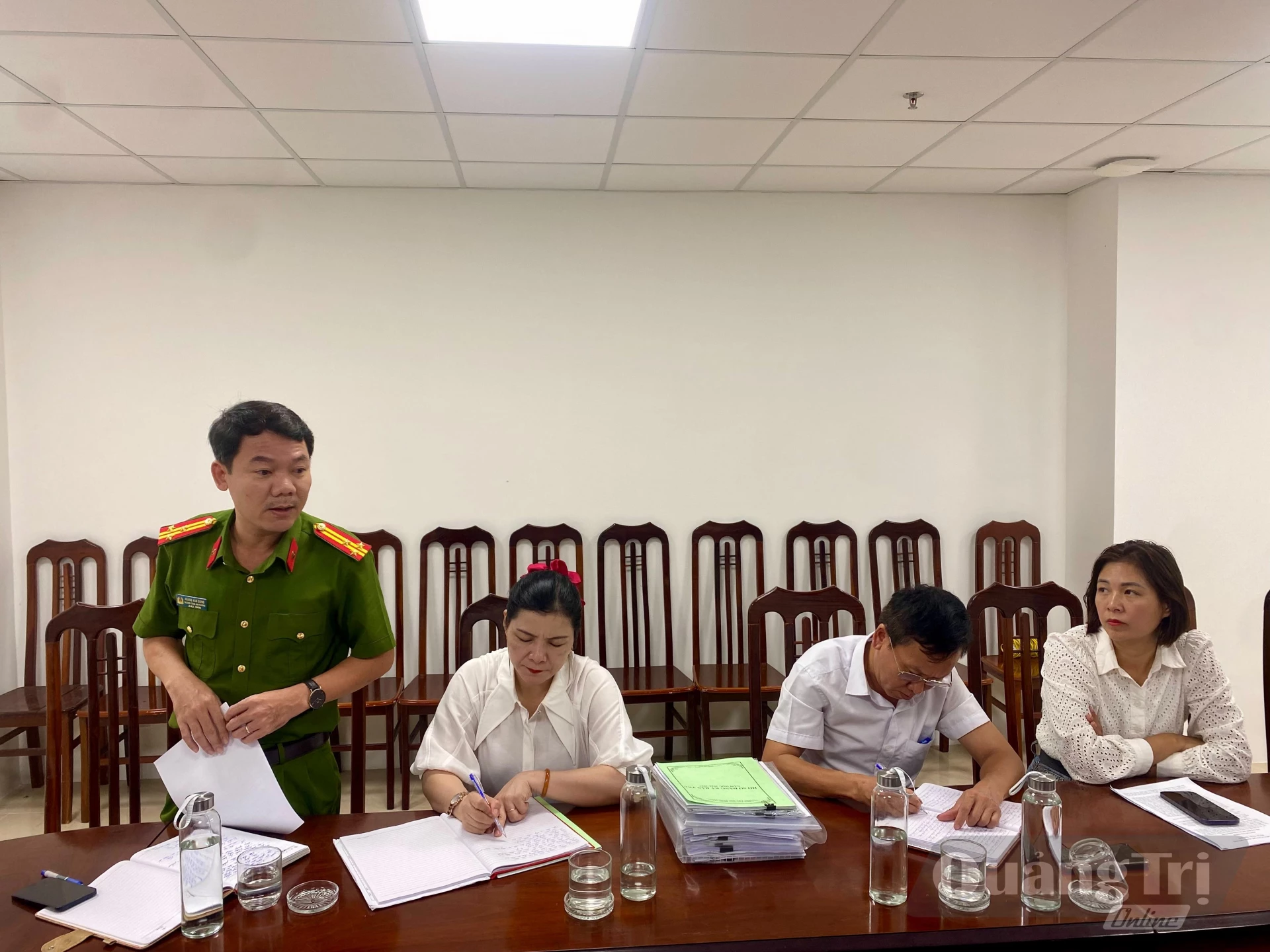 Lãnh đao công an phường Đông Hà phát biểu tại buổi làm việc. Ảnh: V.A