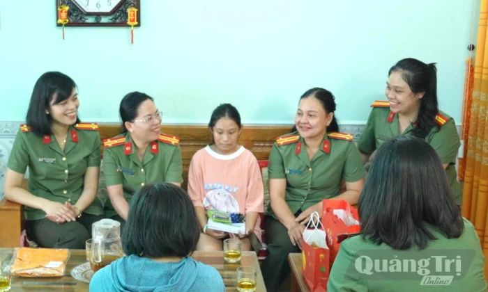 Trao yêu thương, gieo hy vọng