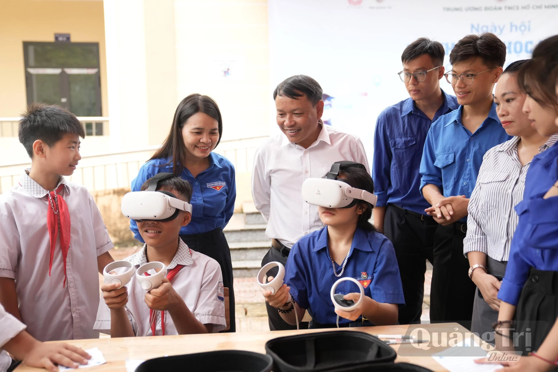 Ngày hội “Bình dân học vụ số” được tổ chức tại xã Tuyên Lâm, với nhiều hoạt động thiết thực nhằm đưa kỹ năng số đến với đoàn viên, thanh thiếu nhi và người dân. - Ảnh: T.L