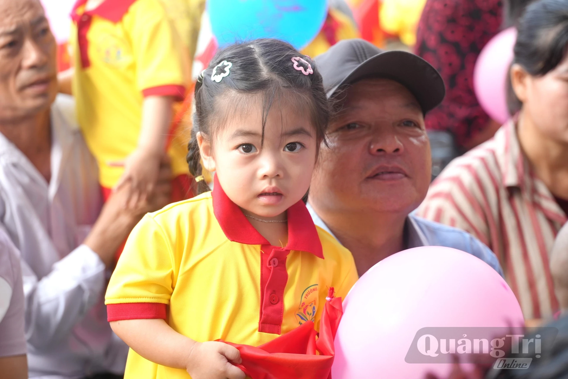 Các em học sinh mầm non vui tươi, hồn nhiên dự lễ khai giảng năm học mới - Ảnh: T.Đ