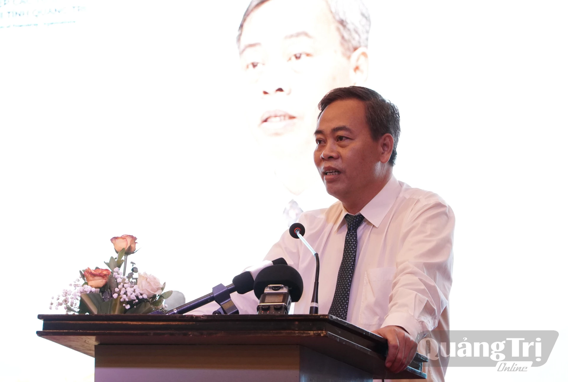 Đồng chí Nguyễn Đăng Quang, Phó Bí thư Tỉnh ủy, Chủ tịch HĐND tỉnh phát biểu chào mừng tọa đàm - Ảnh: T.Đ