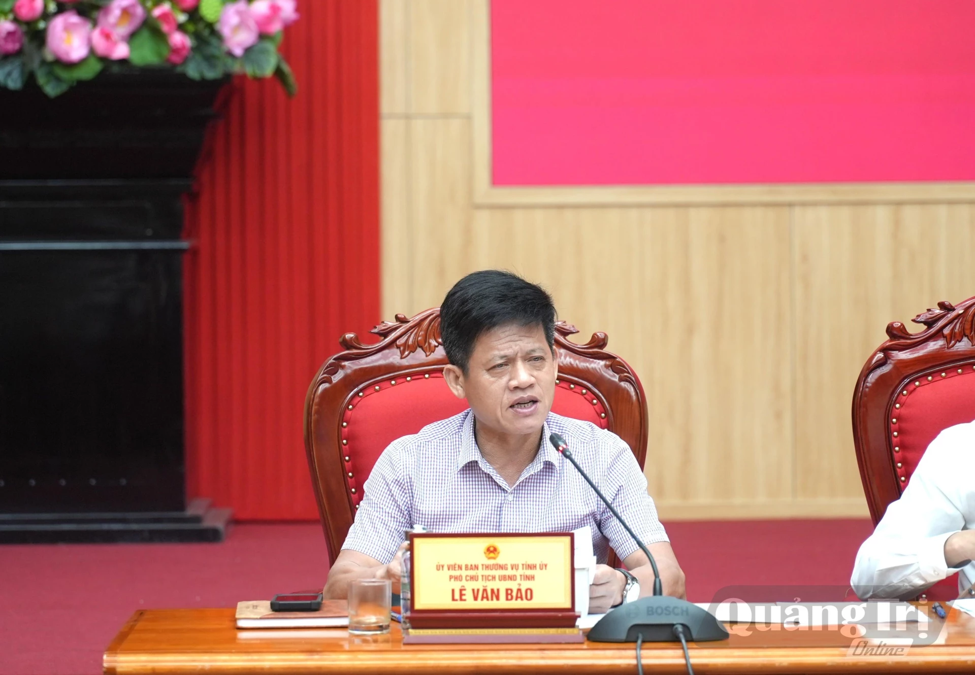 Đồng chí Lê Văn Bảo, Phó Chủ tịch UBND tỉnh phát biểu tại phiên họp - Ảnh: T.Đ