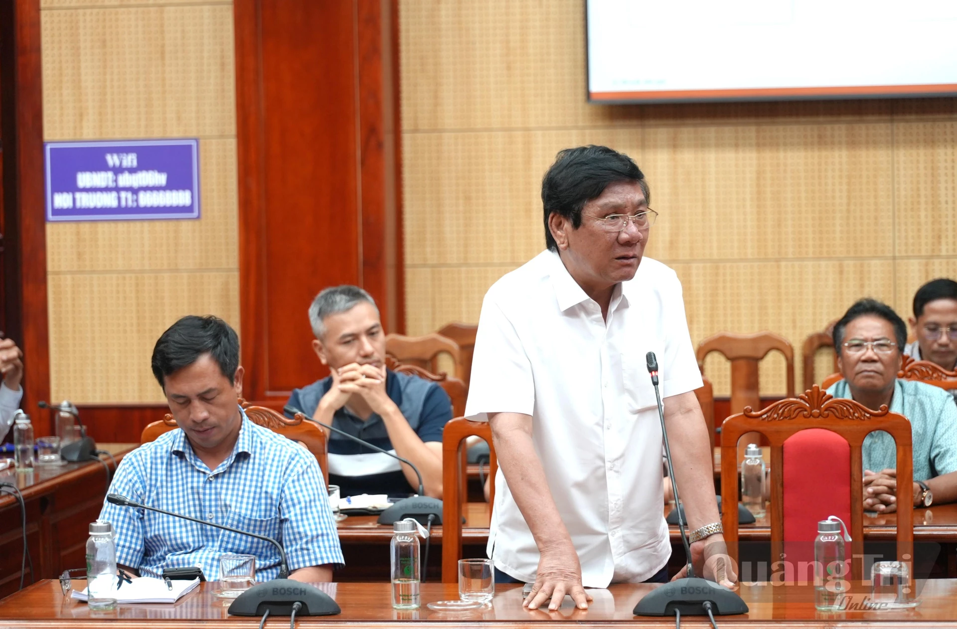 Đại diện các doanh nghiệp khai thác vật liệu xây dựng phát biểu tại cuộc họp - Ảnh: T.Đ