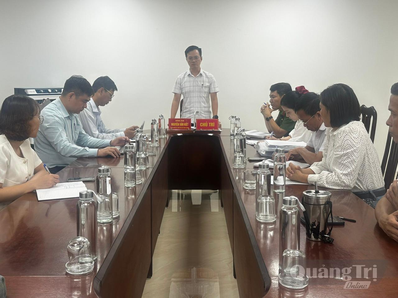 Lãnh đạo phường Đông Hà yêu cầu các đơn vị liên quan có báo cáo và về xuất hướng giải quyết hợp lí. Ảnh: V.A