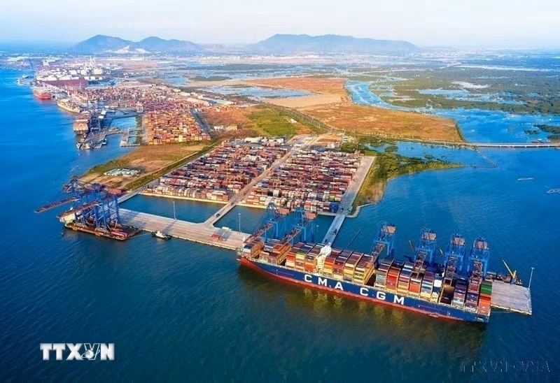 Việt Nam luôn nằm trong top những quốc gia có nền kinh tế tăng trưởng cao. Trong ảnh: Cảng quốc tế Gemalink tại Bà Rịa Vũng Tàu là một trong những cảng biển chiến lược cho công nghiệp, thương mại và hội nhập toàn cầu. (Ảnh: TTXVN phát)