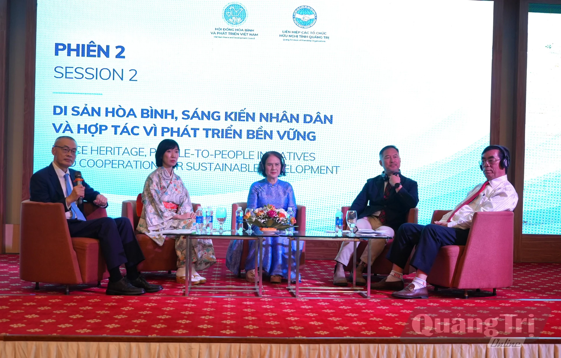 Các điều phối viên và diễn giả tham dự tọa đàm - Ảnh: T.Đ
