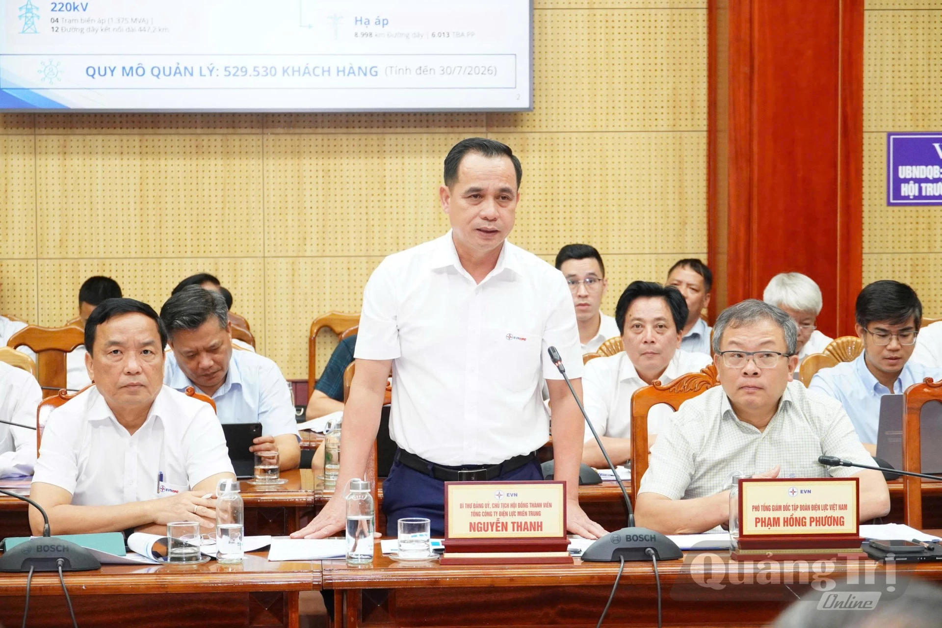 Đại diện lãnh đạo Tổng Công ty Điện lực Miền Trung phát biểu tại buổi làm việc - Ảnh: NL