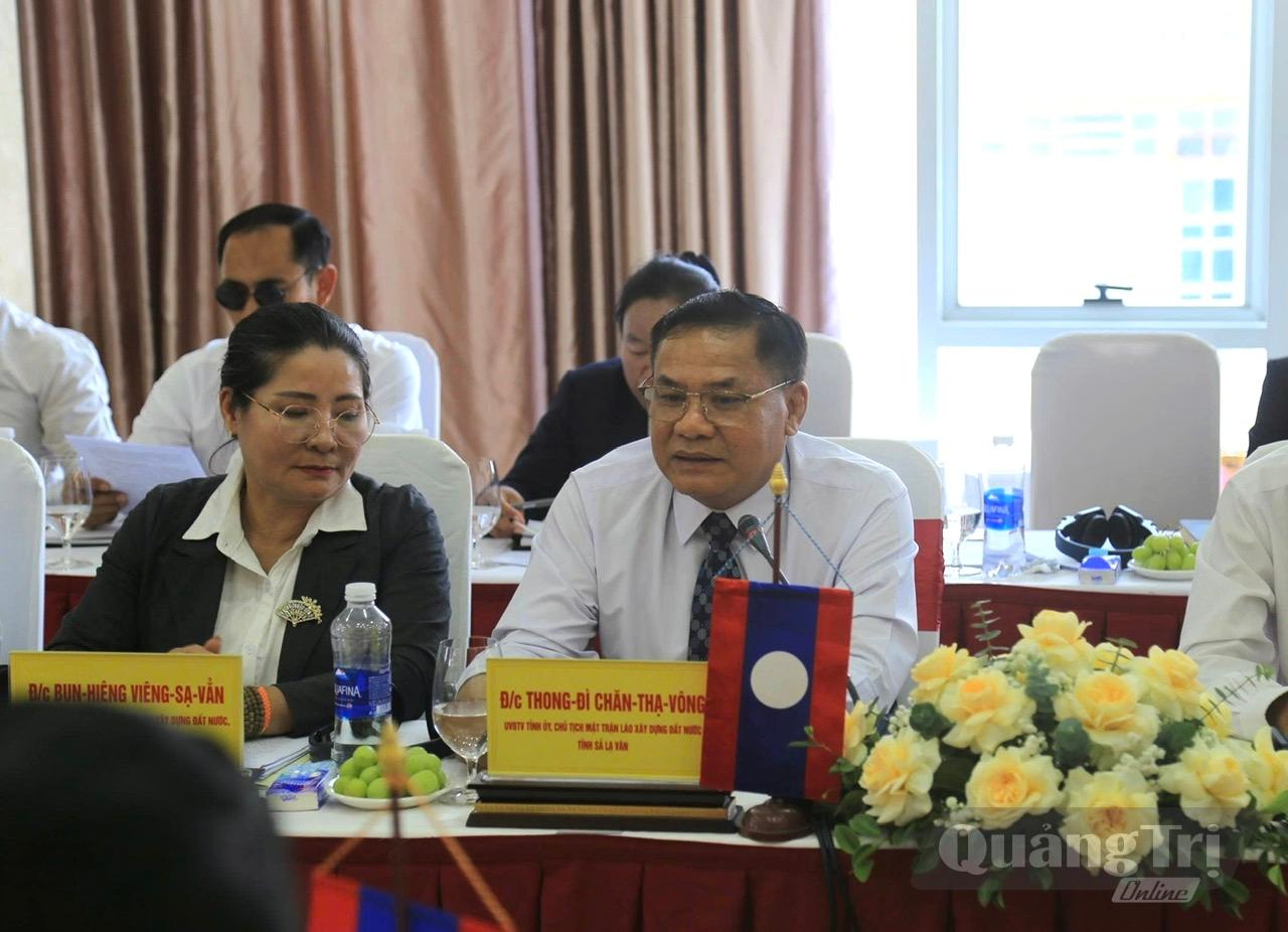 Đồng chí Thong đì Chăn thạ vông, Chủ tịch Mặt trận Lào Xây dựng đất nước tỉnh Sả Lạ Văn phát biểu tại hội đàm - Ảnh: NL
