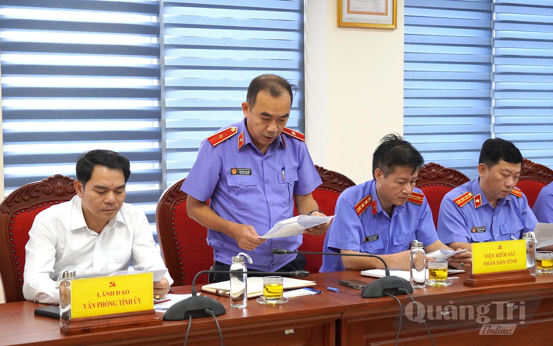 Đại diện lãnh đạo Viện Kiểm sát Nhân dân tỉnh báo cáo - Ảnh: C.H