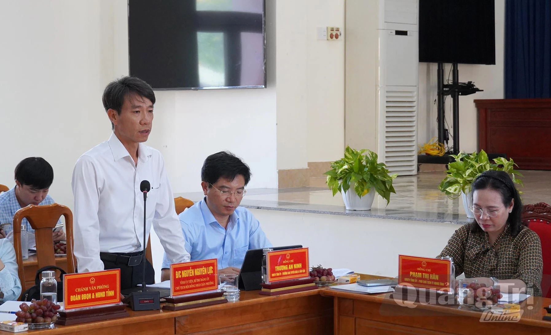 Đại diện lãnh đạo phường Đồng Thuận nêu ý kiến tại buổi làm việc - Ảnh: C.H