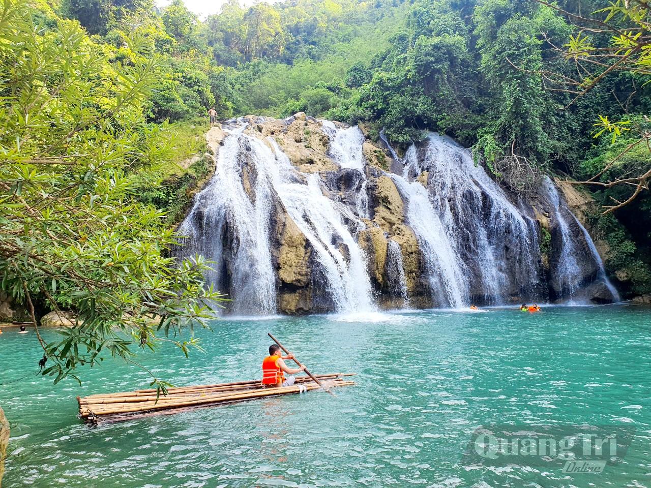 Vẻ đẹp hùng vĩ của thác Tà Puồng, xã Hướng Lập - Ảnh: T.T