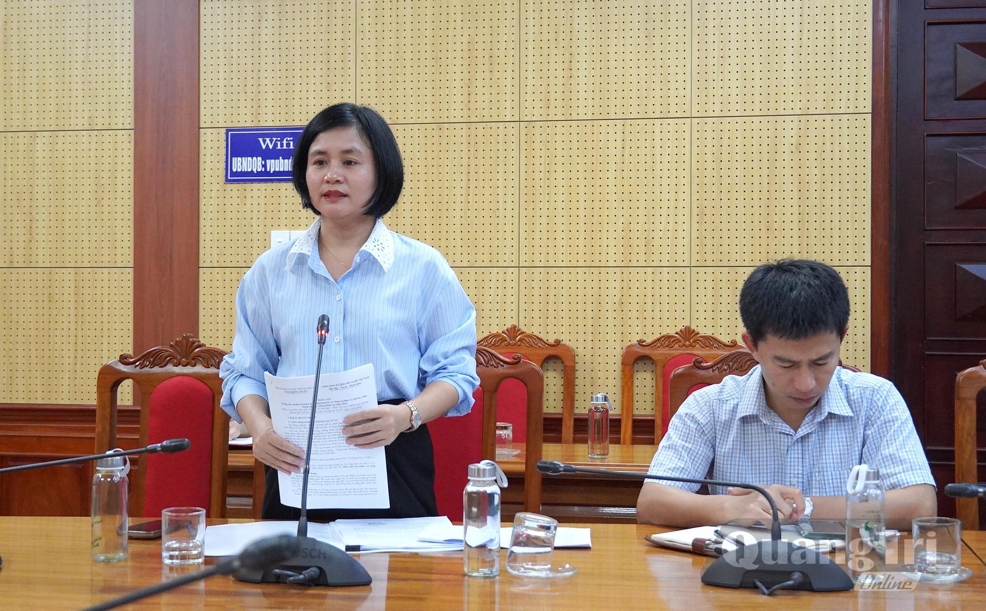 Đại diện lãnh đạo Chi cục Thủy lợi và Phòng, chống thiên tai báo cáo tình hình - Ảnh: C.H
