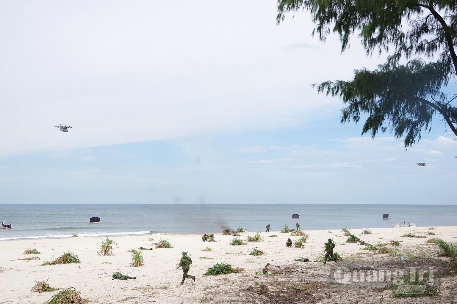 Các lực lượng tham gia thực binh với đề mục “Đại đội bộ đội địa phương tăng cường đánh địch lấn chiếm biên giới” - Ảnh: Cẩm Vy