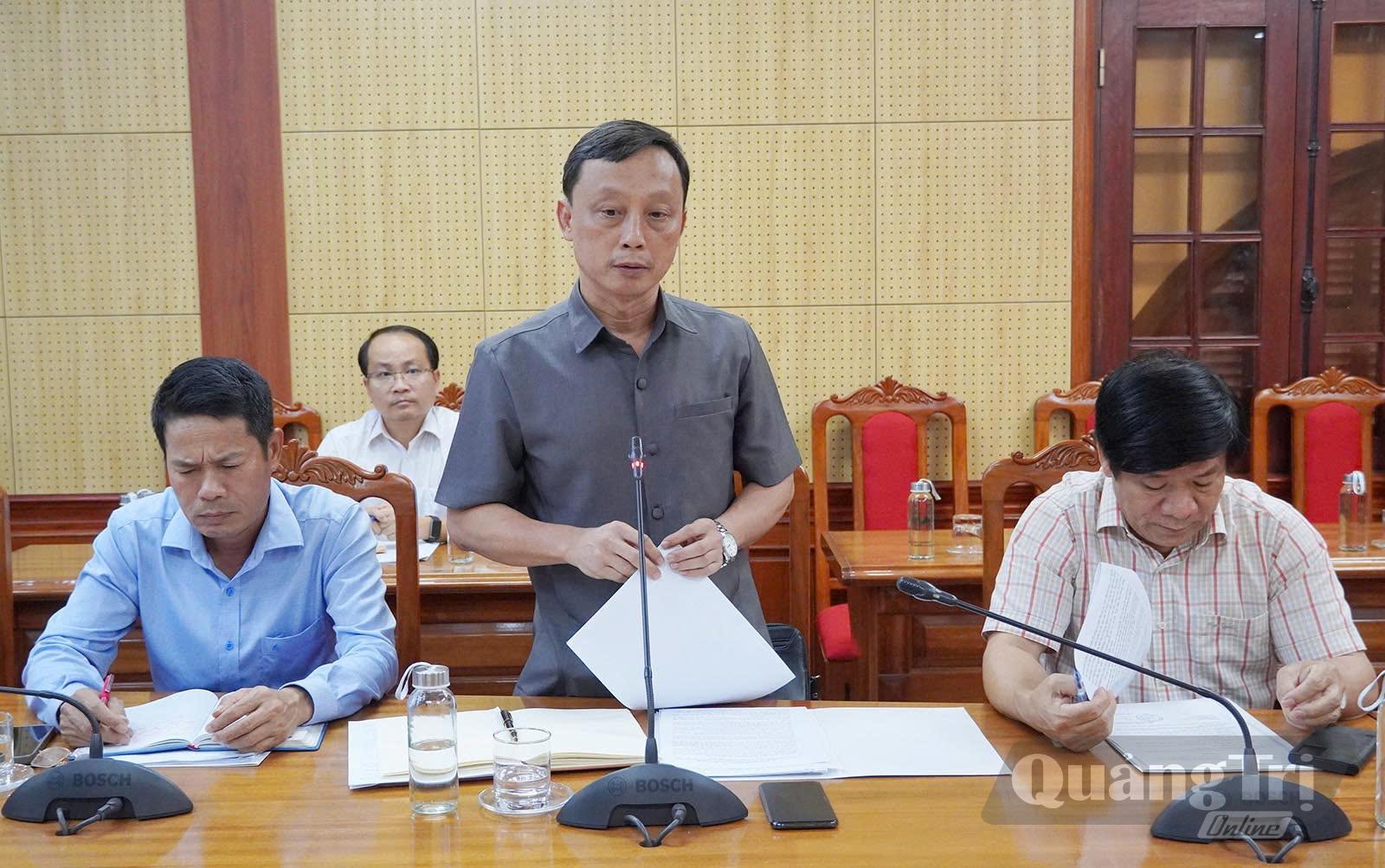 Đồng chí Mai Văn Minh, Tỉnh ủy viên, Giám đốc Ban QLDA ĐTXD CT NN&MT tỉnh Quảng Trị cáo cáo tại buổi làm việc - Ảnh: Đ.A