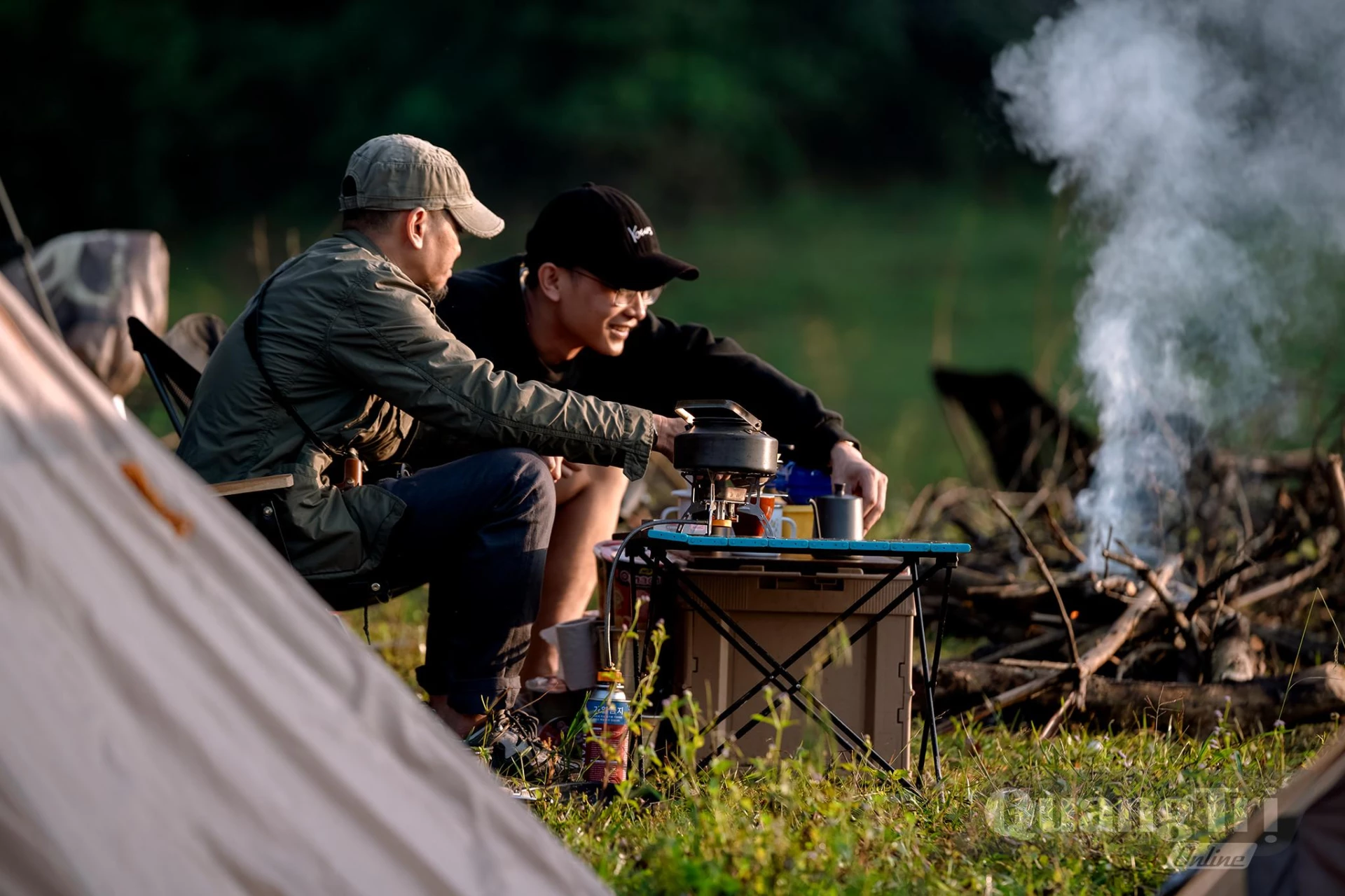 Giữa thiên nhiên Khe Sanh, cà phê trở thành một phần thú vị trong những chuyến cắm trại - Ảnh: Lê Tú  