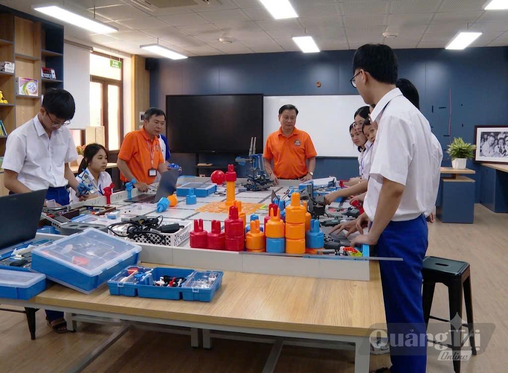 Giáo dục STEM  là một trong những định hướng trọng tâm của ngành Giáo dục và Đào tạo - Ảnh: A.T

 