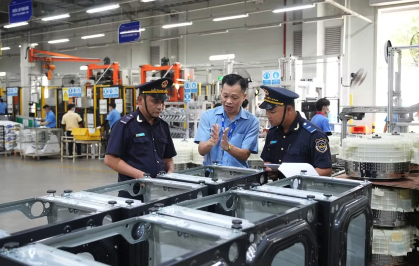 Cục Hải quan thông tin tình hình buôn lậu, gian lận thương mại và vận chuyển trái phép hàng hóa qua biên giới trong tháng tiếp tục diễn biến phức tạp. (Ảnh: HQ/Vietnam+)