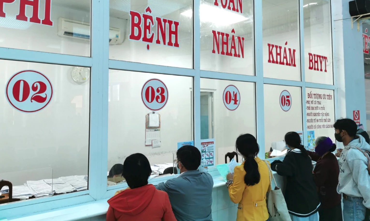 Thanh toán BHYT khi khám chữa bệnh. Ảnh: XC