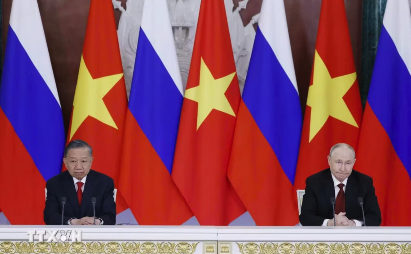 Tổng Bí thư, Chủ tịch nước Tô Lâm và Tổng thống Nga Vladimir Putin họp báo chung. (Ảnh: Thống Nhất/TTXVN)