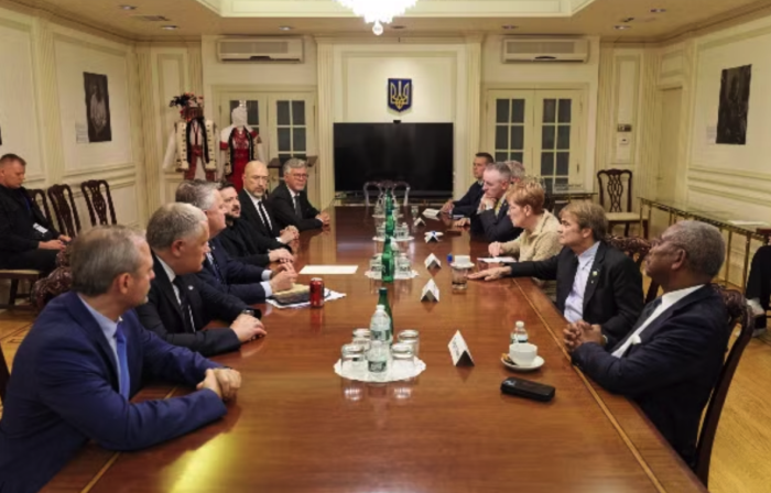 Kiev rung chuyển bởi tên lửa, ông Zelensky gửi thông điệp khẩn tới Mỹ
