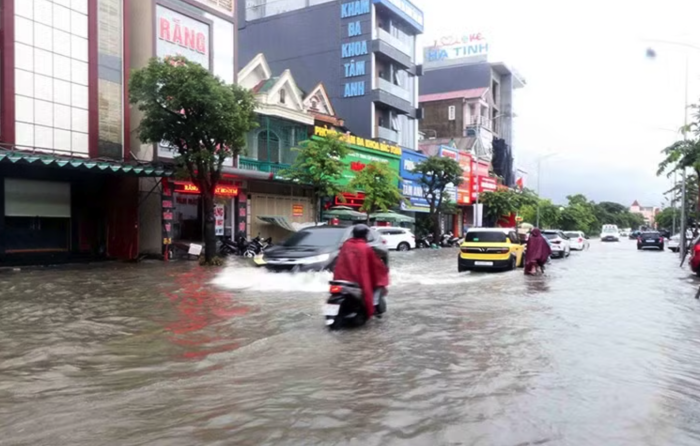 Nghệ An đến Bắc Quảng Trị mưa lớn, nhiều vùng biển dông mạnh
