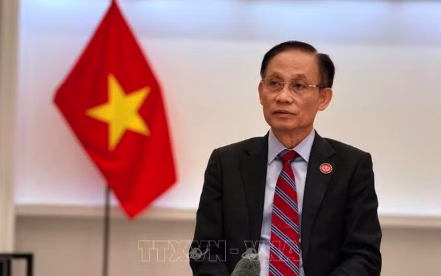 Ủy viên Bộ Chính trị, Bộ trưởng Ngoại giao Lê Hoài Trung trả lời phỏng vấn. Ảnh: TTXVN phát