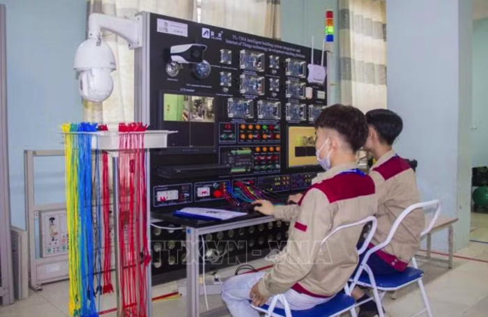 Bổ sung giáo dục trung học nghề gắn với công nghệ mới và nhu cầu nhân lực