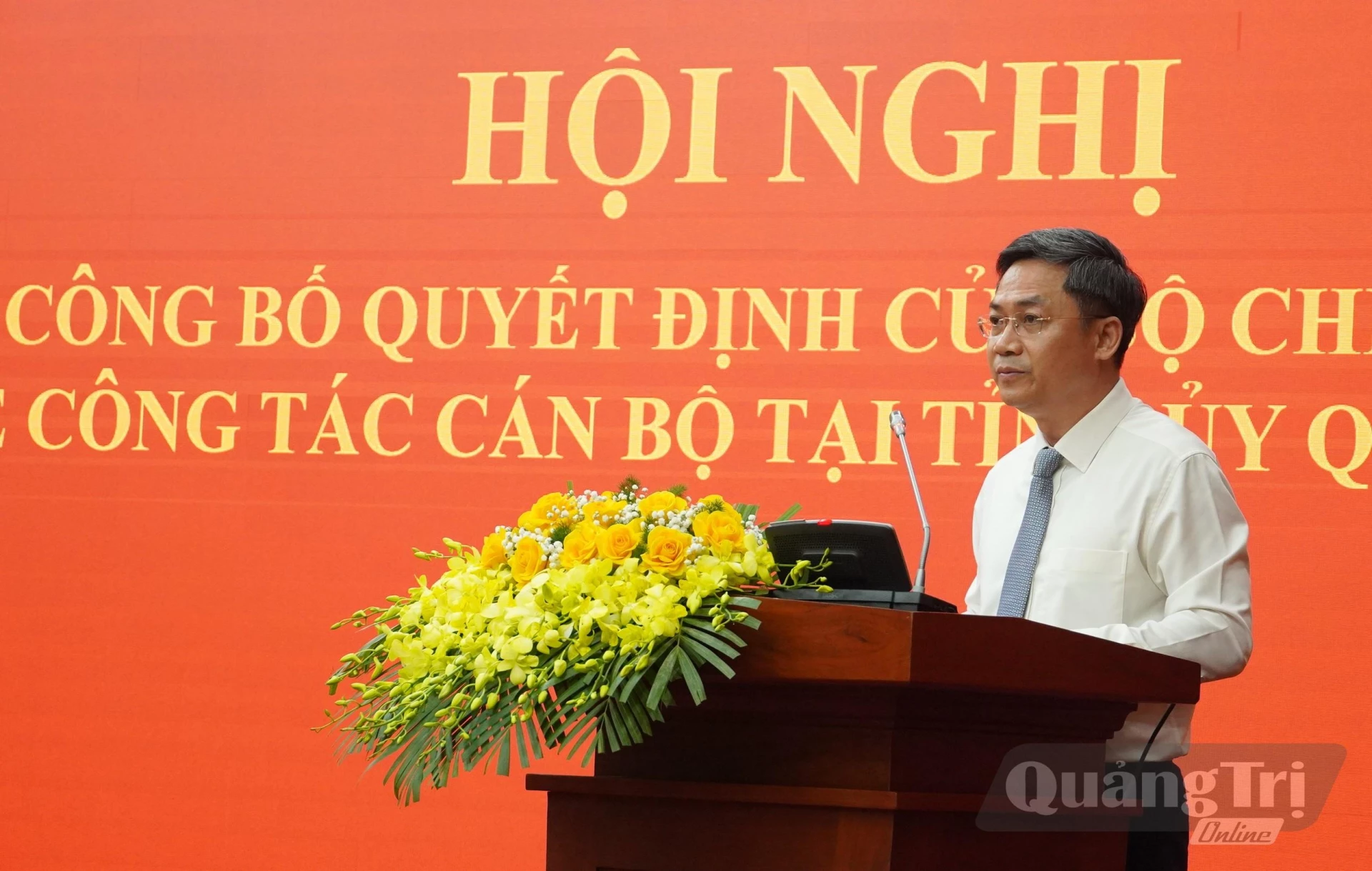 Ảnh: Lãnh đạo Ban Tổ chức Trung ương công bố quyết định của Bộ Chính trị về công tác cán bộ - Ảnh: Q.V