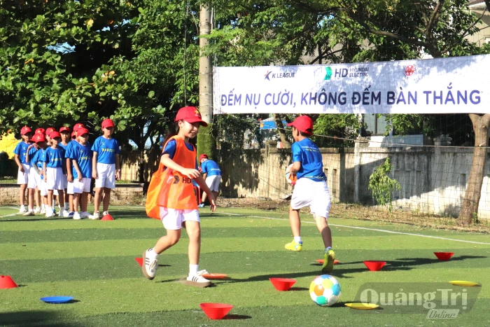 'Ngày hội bóng đá vui' tạo sân chơi bình đẳng cho học sinh