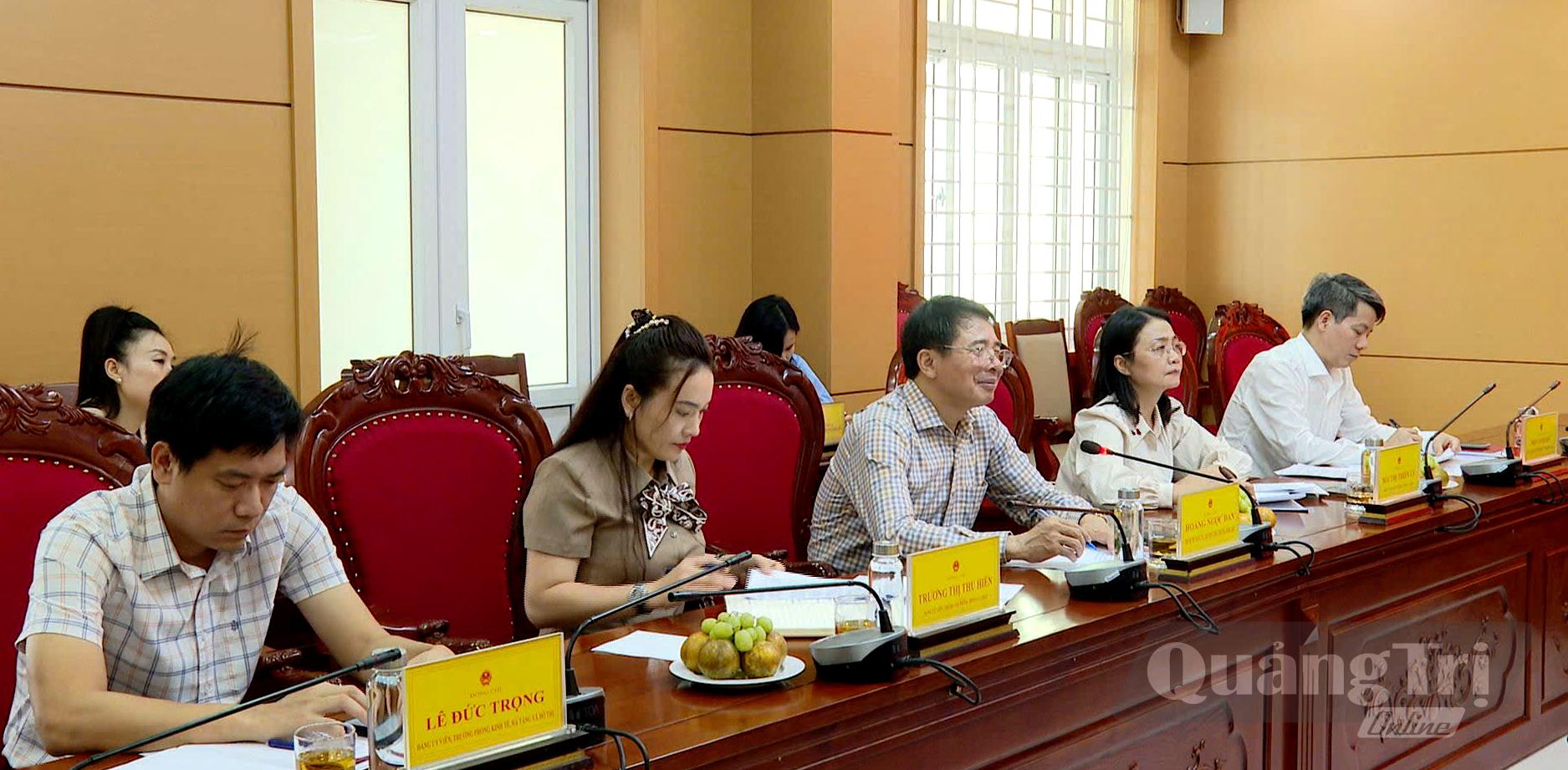 Các đại biểu Đoàn khảo sát của Ban Chính sách, Chiến lược Trung ương tham dự buổi làm việc - Ảnh: H.Tr