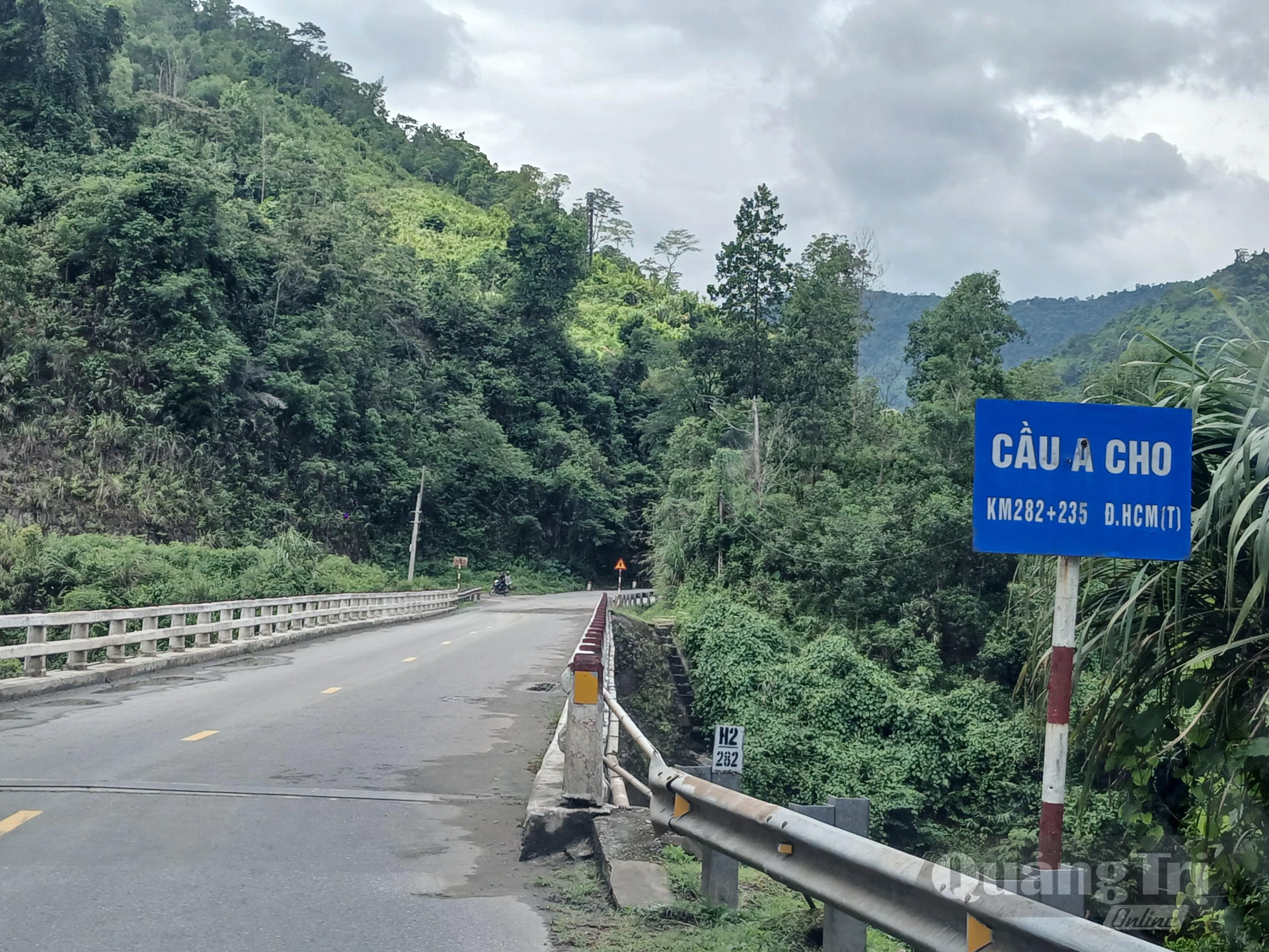 Cầu A Cho, một trong những vị trí cần chú ý về an toàn giao thông trên tuyến đường Hồ Chí Minh phía Nam Quảng Trị - Ảnh: P.X.D
