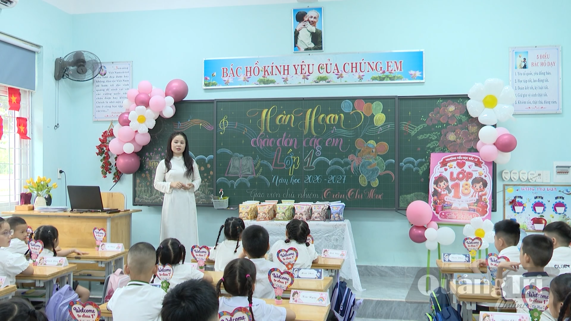 Ngày đầu tiên các bé đến lớp học