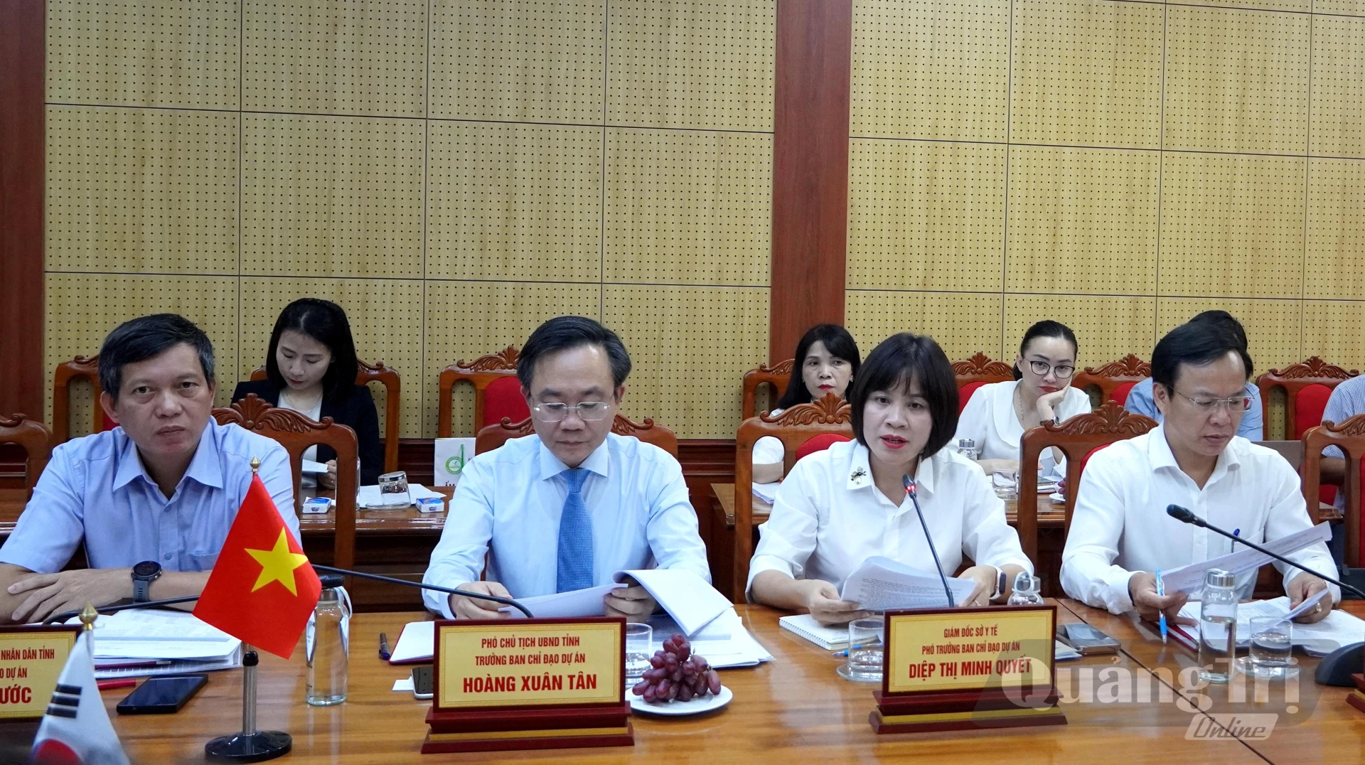 Đồng chí Diệp Thị Minh Quyết, Giám đốc Sở Y tế báo cáo tình hình thực hiện dự án- Ảnh: H.Tr