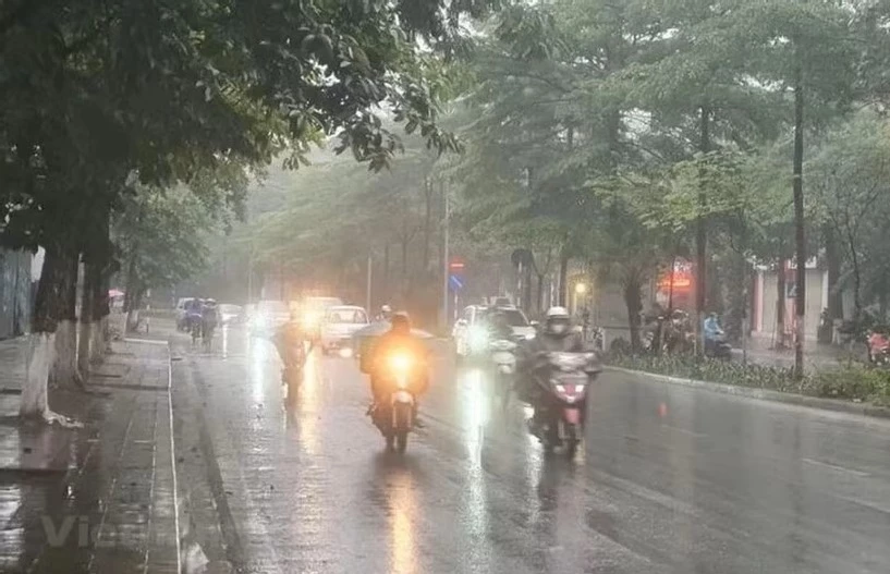 Hà Nội và nhiều khu vực ở Bắc Bộ ngày và đêm 15/9 có mưa to đến rất to, kèm dông. (Ảnh: Huy Khánh/TTXVN)