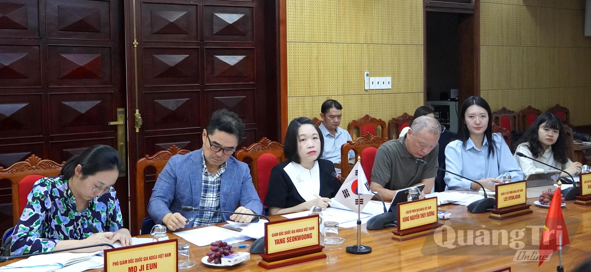 Đại biểu Cơ quan Hợp tác Quốc tế Hàn Quốc (KOICA) dự cuộc họp - Ảnh: H.Tr