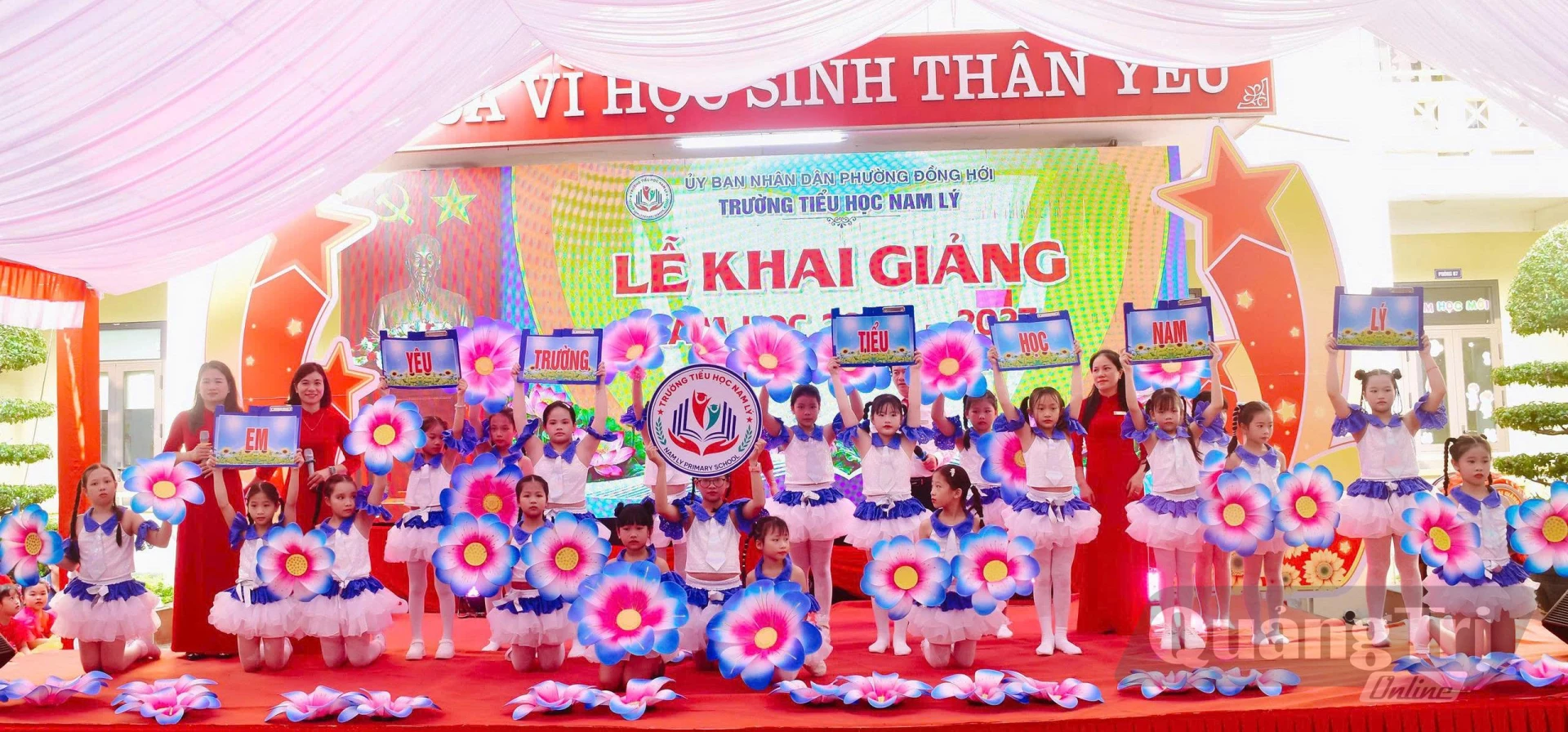 Học sinh, giáo viên các trường học trên địa bàn phường Đồng Hới hân hoan bước vào năm học mới 2026-2027 - Ảnh: H.Tr
