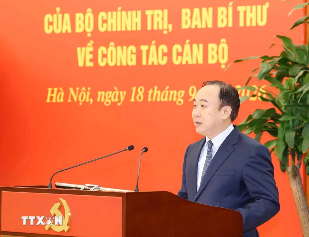 Đồng chí Nguyễn Sỹ Hiệp, Ủy viên Trung ương Đảng, Phó Trưởng Ban Chính sách, Chiến lược Trung ương tham gia Ban Chấp hành, Ban Thường vụ Tỉnh ủy, giữ chức Phó Bí thư Thường trực Thành ủy Hải Phòng nhiệm kỳ 2025-2030 phát biểu nhận nhiệm vụ. (Ảnh: Phương Hoa/TTXVN)