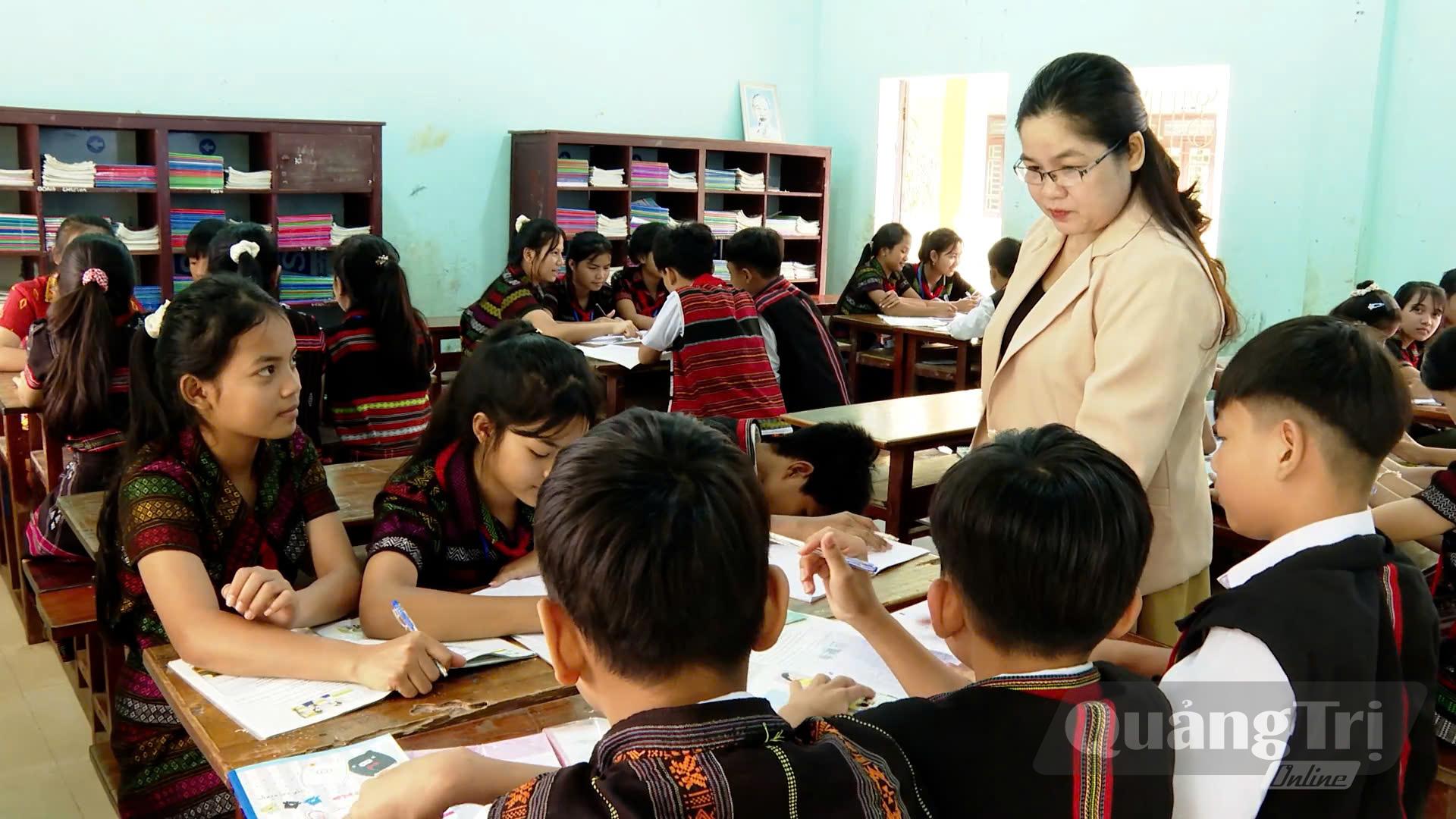 Thắp sáng tri thức cho học sinh vùng cao