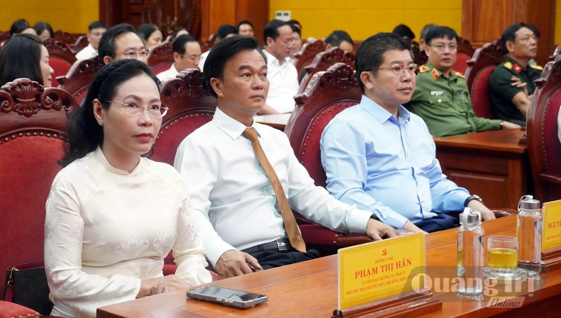 Các đồng chí lãnh đạo tỉnh dự hội nghị - Ảnh: N.M