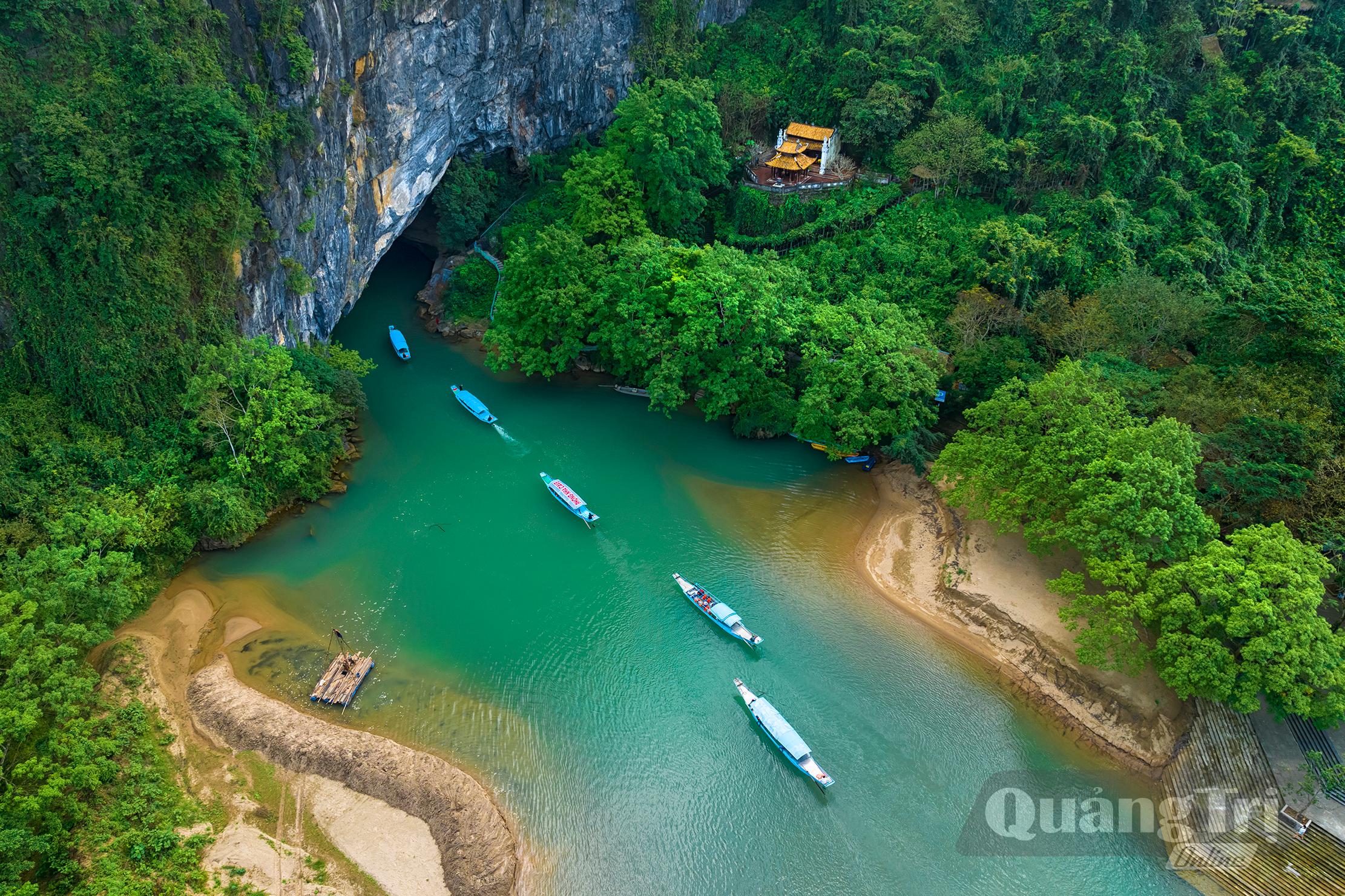 Phong Nha-Kẻ Bàng với nhiều cảnh quan đẹp, hang động kỳ vĩ-Ảnh: Trung tâm Du lịch Phong Nha-Kẻ Bàng.