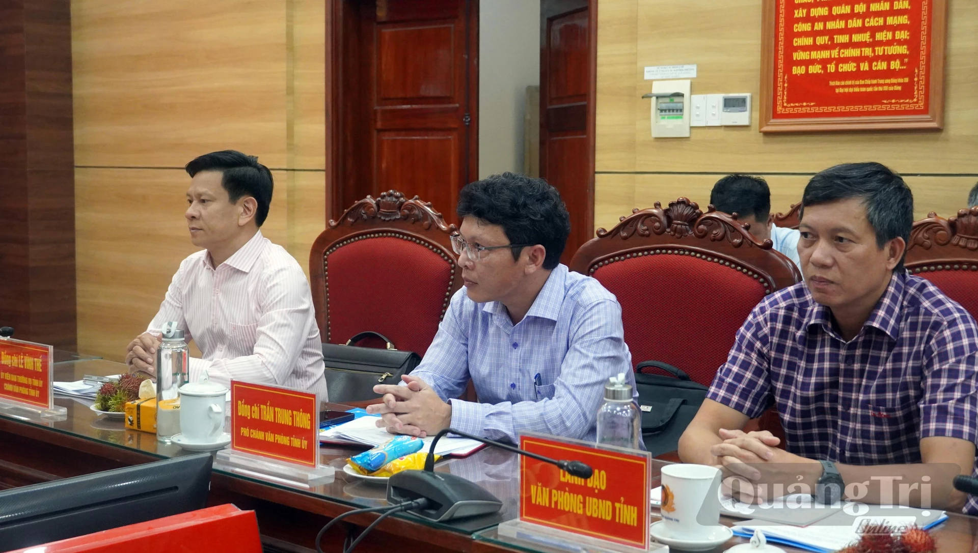 Các đồng chí lãnh đạo tỉnh dự hội nghị - Ảnh: N.M