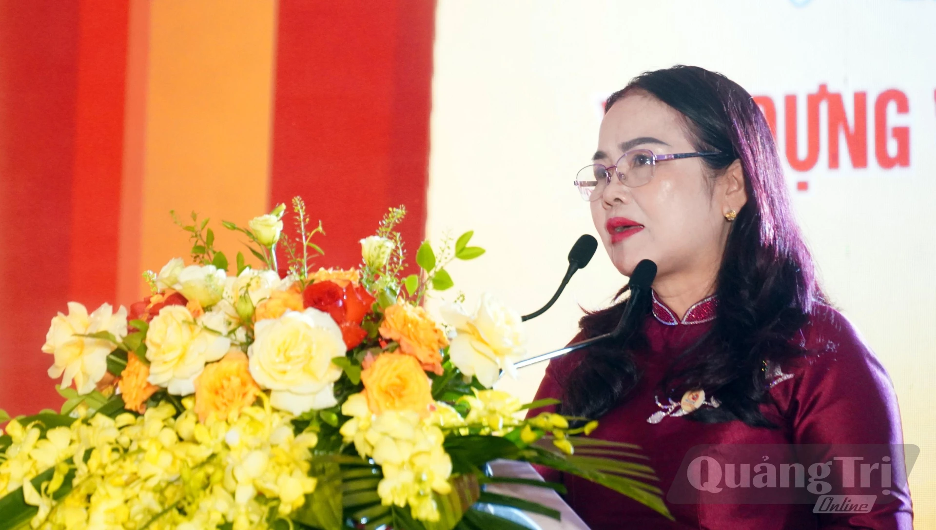 Đồng chí Lê Thị Hương, Tỉnh ủy viên, Giám đốc Sở GD-ĐT phát biểu tại lễ kỷ niệm - Ảnh: N.M
