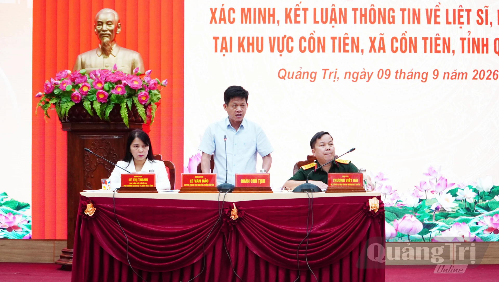 Đồng chí Lê Văn Bảo, Ủy viên Ban Thường vụ Tỉnh ủy, Phó Chủ tịch UBND tỉnh, Trưởng Ban Chỉ đạo tìm kiếm, quy tập và xác định danh tính hài cốt liệt sĩ tỉnh điều hành hội thảo - Ảnh: N.M